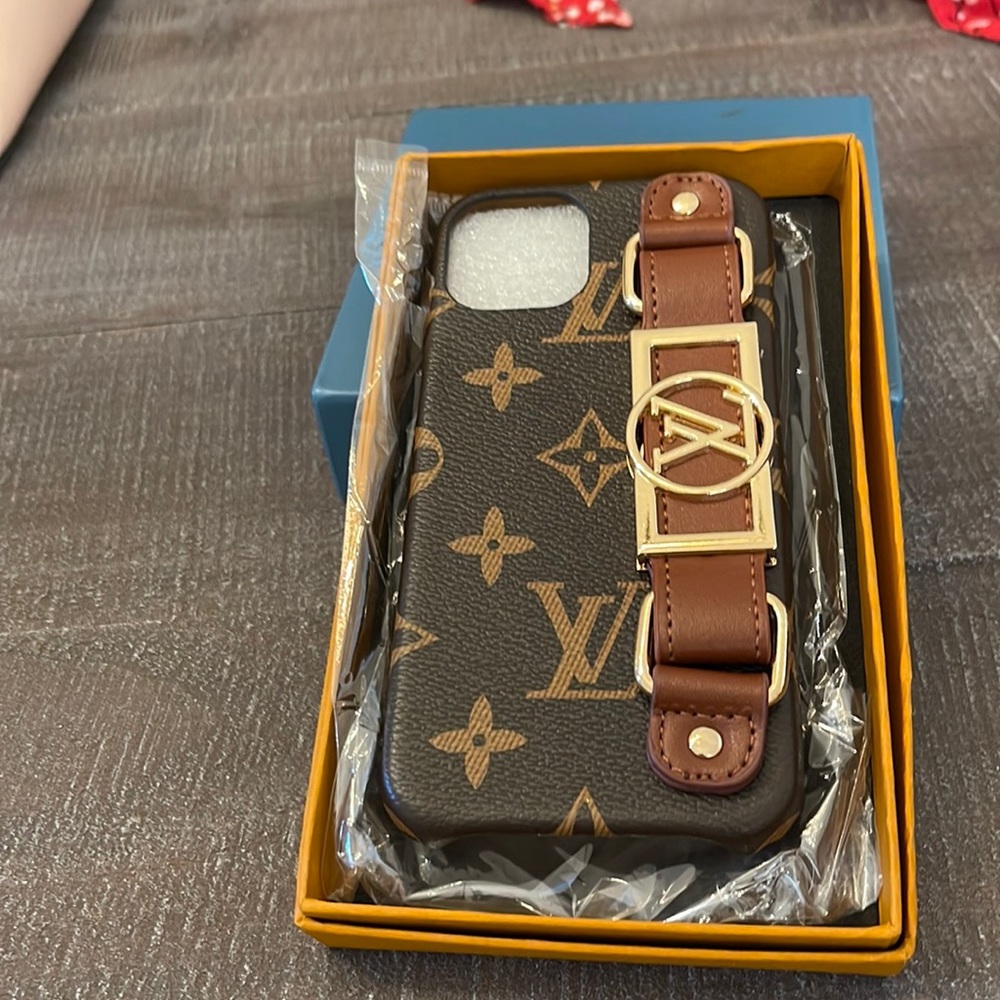 I 13 pro phone case not authentic brand new never used